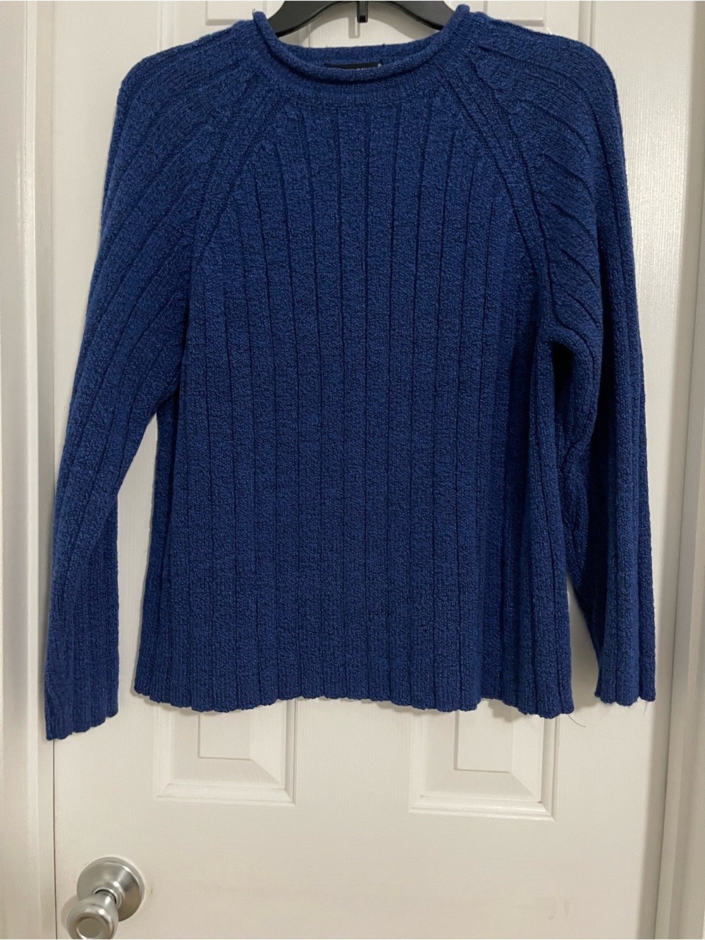 Carolyn Taylor Ribbed Crewneck Sweater in Navy Blue